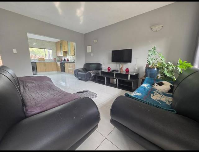 3 BEDROOM TOWNHOUSE FOR SALE IN BRACKENHURST
